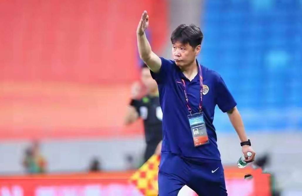 包含今晚武汉三镇更衣室发声——德国杯节点到来，球迷炸锅，资深球员宣示担当的词条